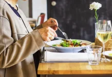 Solo Dining: Cara Menikmati Makan Sendiri tanpa Canggung