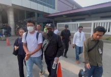 WNA Tiongkok Diperiksa Imigrasi Sorong usai Diduga Memburu Penyu Sisik di Raja Amp