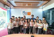 Siswa Shine Primary School Belajar Penyiaran di RRI Sorong
