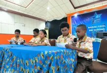 Siswa Shine School Belajar Baca Berita Dua Bahasa di RRI Sorong