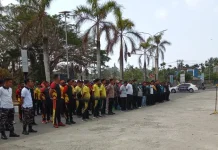 Sambut HUT TNI, Kodim Raja Ampat Bersama ASN Bersih-Bersih Taman hingga Pasar