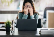 Kerja di Kantor Bisa Bikin Cepat Tua? Fenomena Office Ageing yang Viral di Medsos