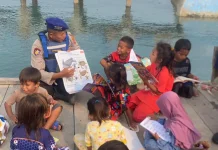 Perpustakaan Terapung Satpolairud: Bangkitkan Semangat Belajar Anak Pulau Raam