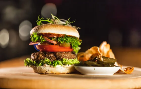 Simak Fakta dan Asal Hamburger Makanan Favorit di Dunia