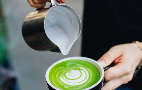 Tips Racik Matcha Kekinian yang Sehat dan Estetis Menurut Ahli