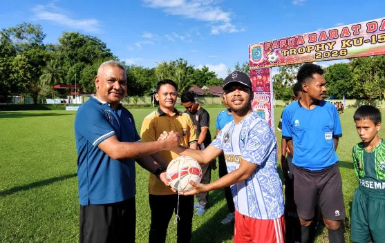 Polda PBD Dukung Pembinaan Anak Papua Melalui Turnamen Sepak Bola Trophy KU-15