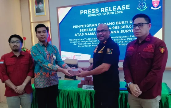 Ungkap Korupsi Talent Corner BLKI, Kejari Sorong Setor Rp.904 Juta ke Kas Negera