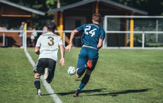 Kisah Pemain Tertinggi dan Terpendek dalam Sejarah Sepak Bola