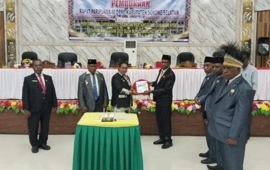 Serahkan Materi LKPJ, Bupati Petronela Harapkan Koreksi dan Masukan DPRD