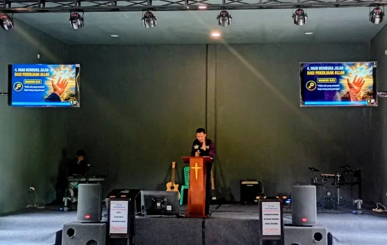 Ibadah Minggu Pagi: Pelayan Tuhan Harus Mengikut Yesus dengan Sungguh-Sungguh