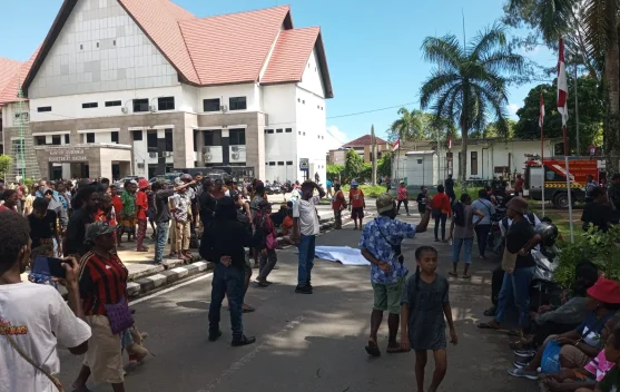 Tuntut Transparansi Dana Otsus, Ratusan Mama-Mama Papua Duduki Kantor Gubernur PBD