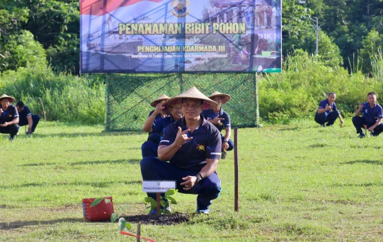 Pangkoarmada III Melaksanakan Penghijauan Markas, guna Wujudkan Lingkungan ASRI