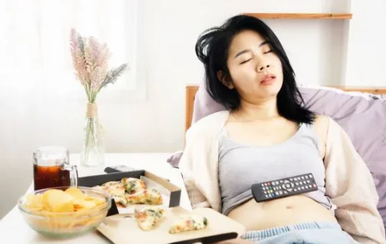 Benarkah Rebahan setelah Makan Bisa Memperburuk Gula Darah, Ini Penjelasan Dokter