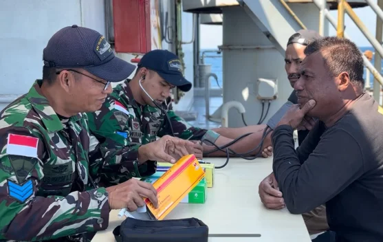 Tindaklanjuti Arahan Pangkoarmada III, Kri Teluk Wondama-527 Melaksanakan Baksos