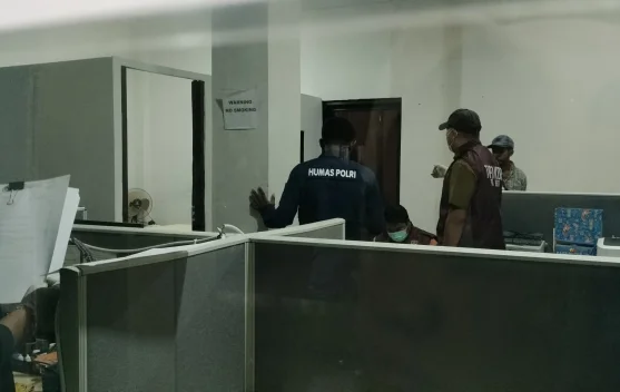 Penggeledahan Kantor DPRP PBD oleh Tipikor Polda PBD