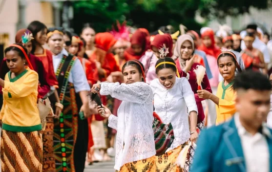 Tradisi Unik Sambut HUT RI ke – 81 di Berbagai Daerah, dari Papua sampai Palembang