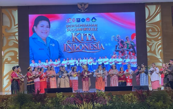 Meriahkan Hari Anak, Junita Linda Kamuru Pimpin Penampilan Ukulele TP PKK Sorong