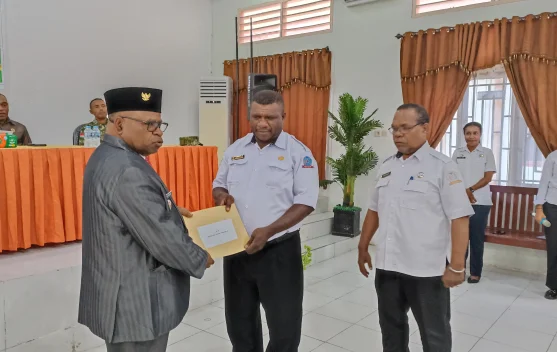 Wakil Bupati Yohan Bodory Lantik Pejabat Administrator dan Pengawasan di Sorsel