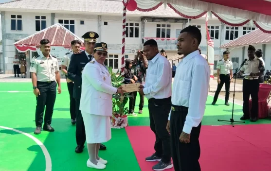 Bupati Sorong Selatan Serahkan SK Remisi Umum Bagi 30 Warga Binaan