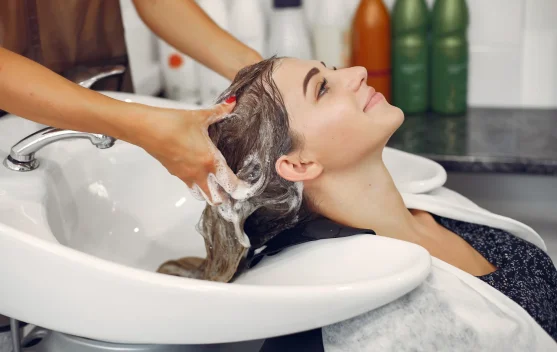 Kebiasaan Keramas Ini Bisa Membuat Rambut Rapuh