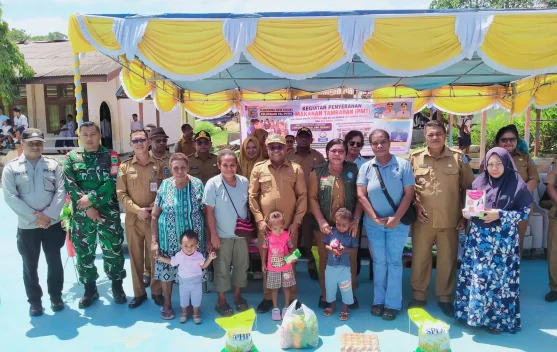 Penyerahan Bantuan PMT untuk Anak dan Ibu Hamil di Kelurahan Pal Putih