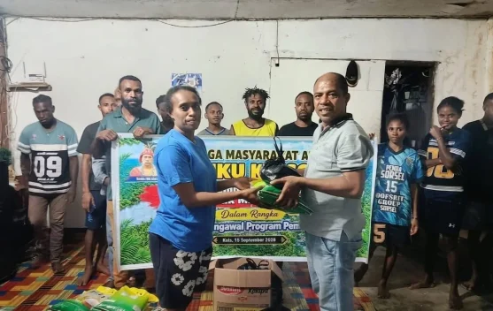 LMA Kaiso Salurkan Paket Sembako kepada Masyarakat Kais