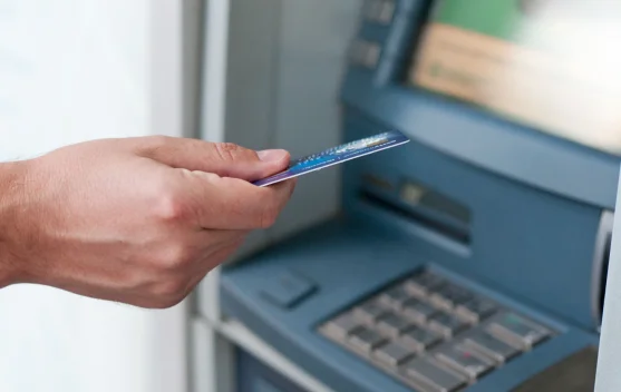 Kenali Penyebab Kartu ATM Tertelan saat Bertransaksi