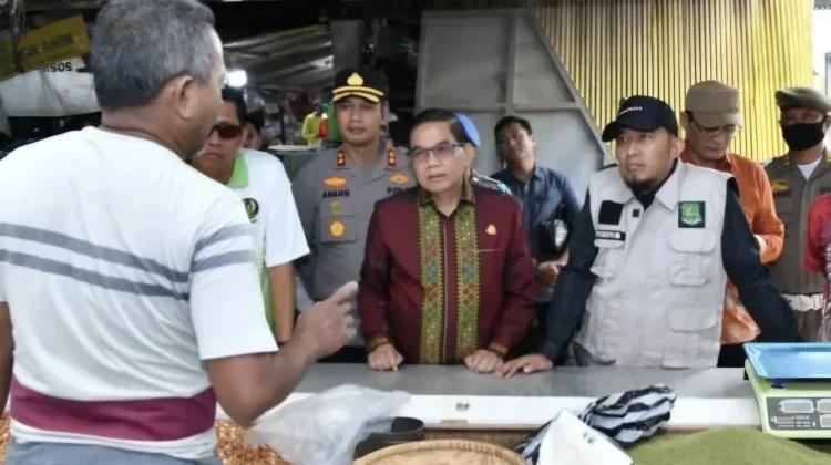 TPID Sumenep Tinjau Stok dan Harga di Pasar Anom Baru