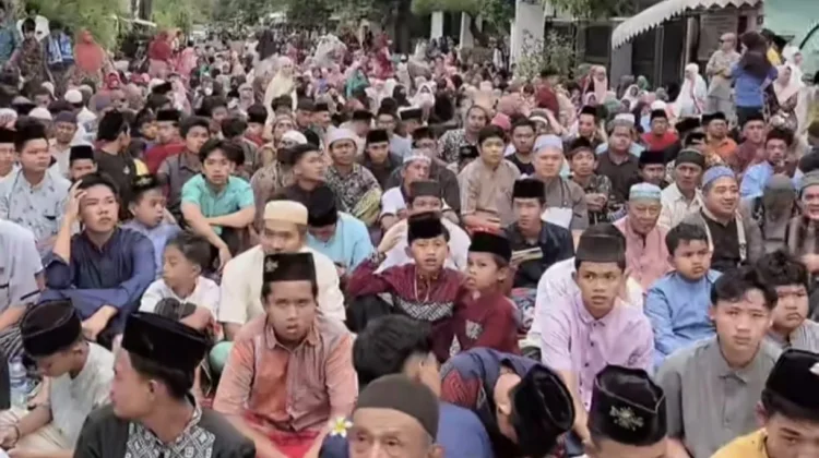 Ribuan Jemaah Padati Masjid, Tradisi Sedekah Ramadan Disambut Antusias