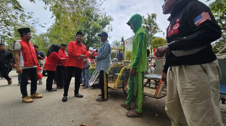 PDI Perjuangan Salurkan Zakat Mal untuk 4.000 Abang Becak di Sumenep