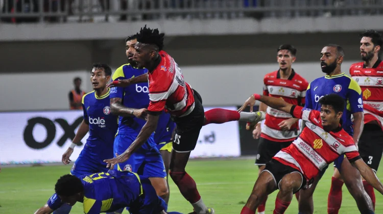 Sengit, Madura United Berbagi Poin dengan Arema FC 2-2