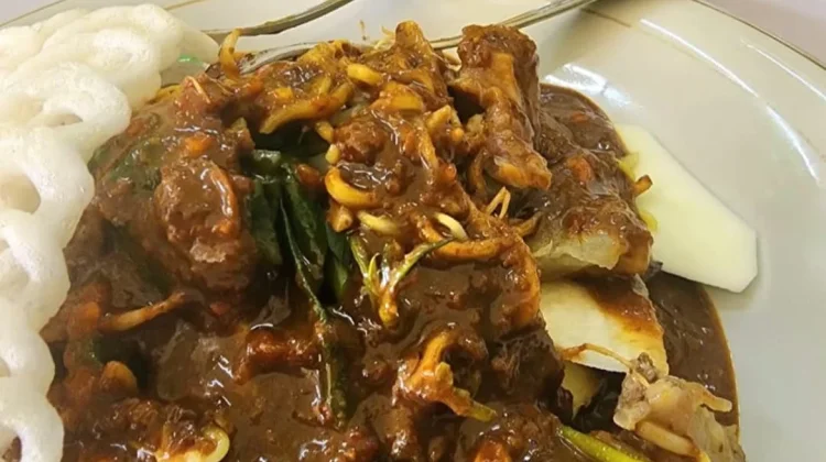 Tips Aman Menikmati Rujak Cingur saat Bulan Ramadan