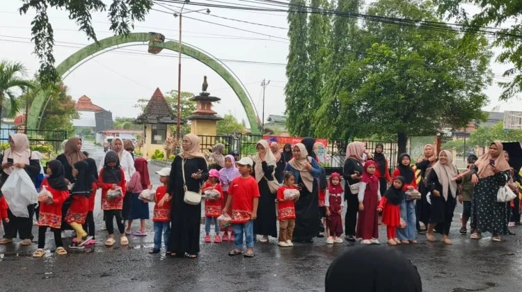 Aksi Takjil Ceria Keluarga Sanggar Budhe