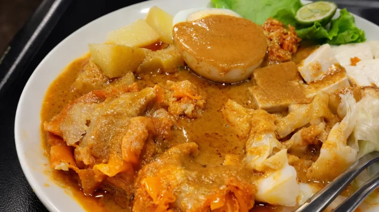 Siomay Hangat Jadi Favorit Berbuka Ramadhan