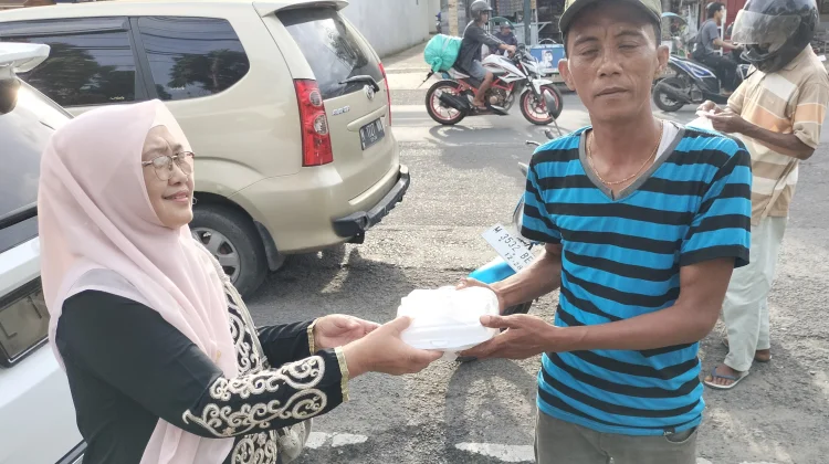 Berbagi Ta'jil Ramadhan, Ratussn Paket Dibagikan