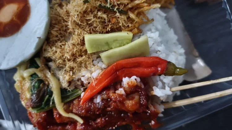 Nasi Campur Sate Bumbu Merah, Kuliner Lezat Menggugah Selera