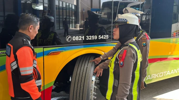 Satlantas Polres Sumenep Cek Kelayakan Angutan Umum Menjelang Lebaran