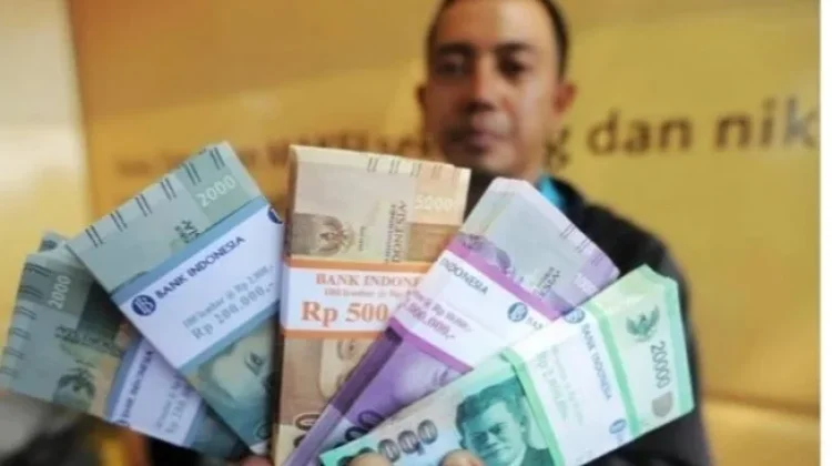 Antusiasme Masyarakat Sumenep Berburu Uang Baru Menjelang Lebaran Idul Fitri