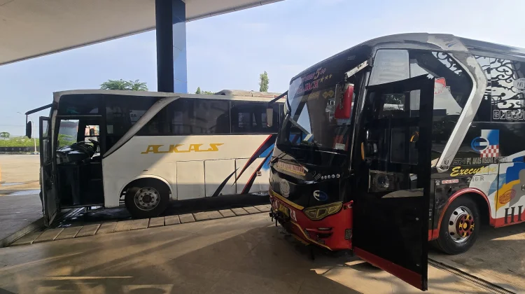 Kondisi Terminal Arya Wiraraja Sumenep Lengang pada H-1 Lebaran