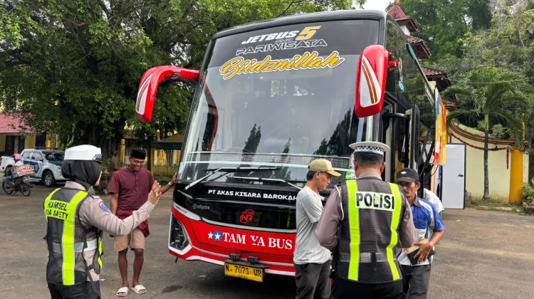 Satlantas Sumenep Cek Kelayakan Bus Wisata