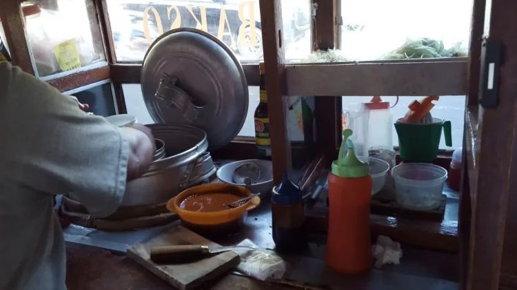Gerobak Bakso Sederhana Memikat Hati Pembeli