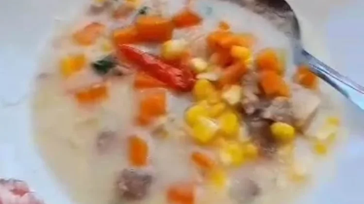 Unik dan Nagih Sop Buah Plus Jagung