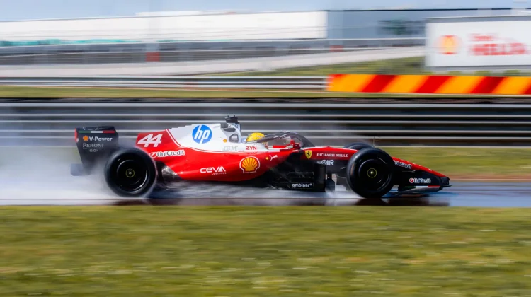 Hamilton Jalani Tes Intensif Bersama Ferrari
