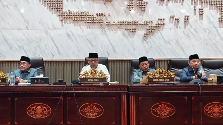 Tujuh Fraksi DPRD Sampaikan Pandangan Umum Raperda