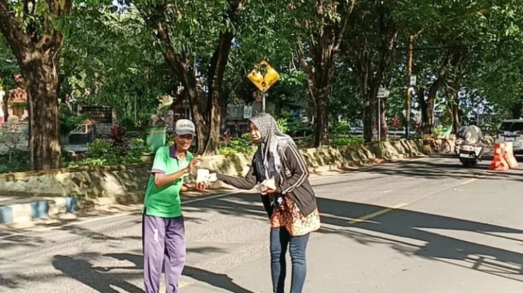 Aksi Sosial, Kita Berbagi Sosial Bagikan Puluhan Nasi Bungkus Tujuan Akhirat