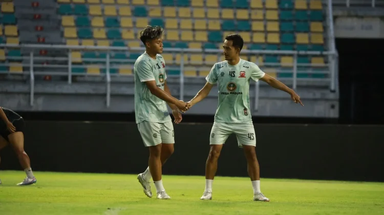 Jelang Derby Suramadu, Jordy Wehrmann Tekankan Pentingnya Kontrol Lini Tengah