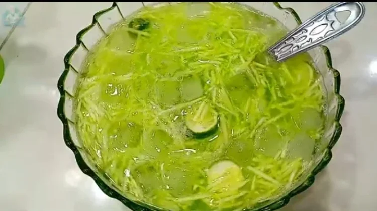 Es Timun Lemon Jadi Primadona Baru di tengah Cuaca Terik Madura