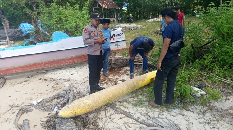Benda Mirip Torpedo Gegerkan Kangayan