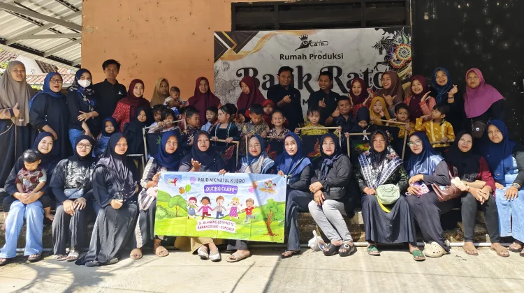 Kreatif, Peringatan Hari Kartini Melalui Kegiatan Belajar Membatik