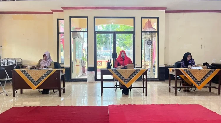 Peringati Hari Kartini, DWP Diskominfo Sumenep Gelar Lomba Ngejung